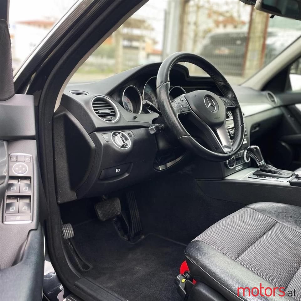 2013' Mercedes-Benz C 200 photo #2