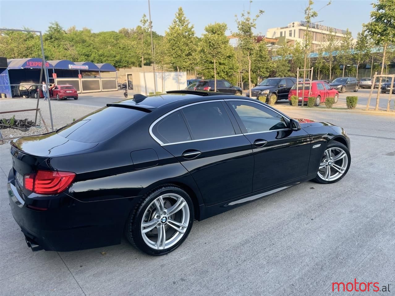 2011' BMW 528 photo #6