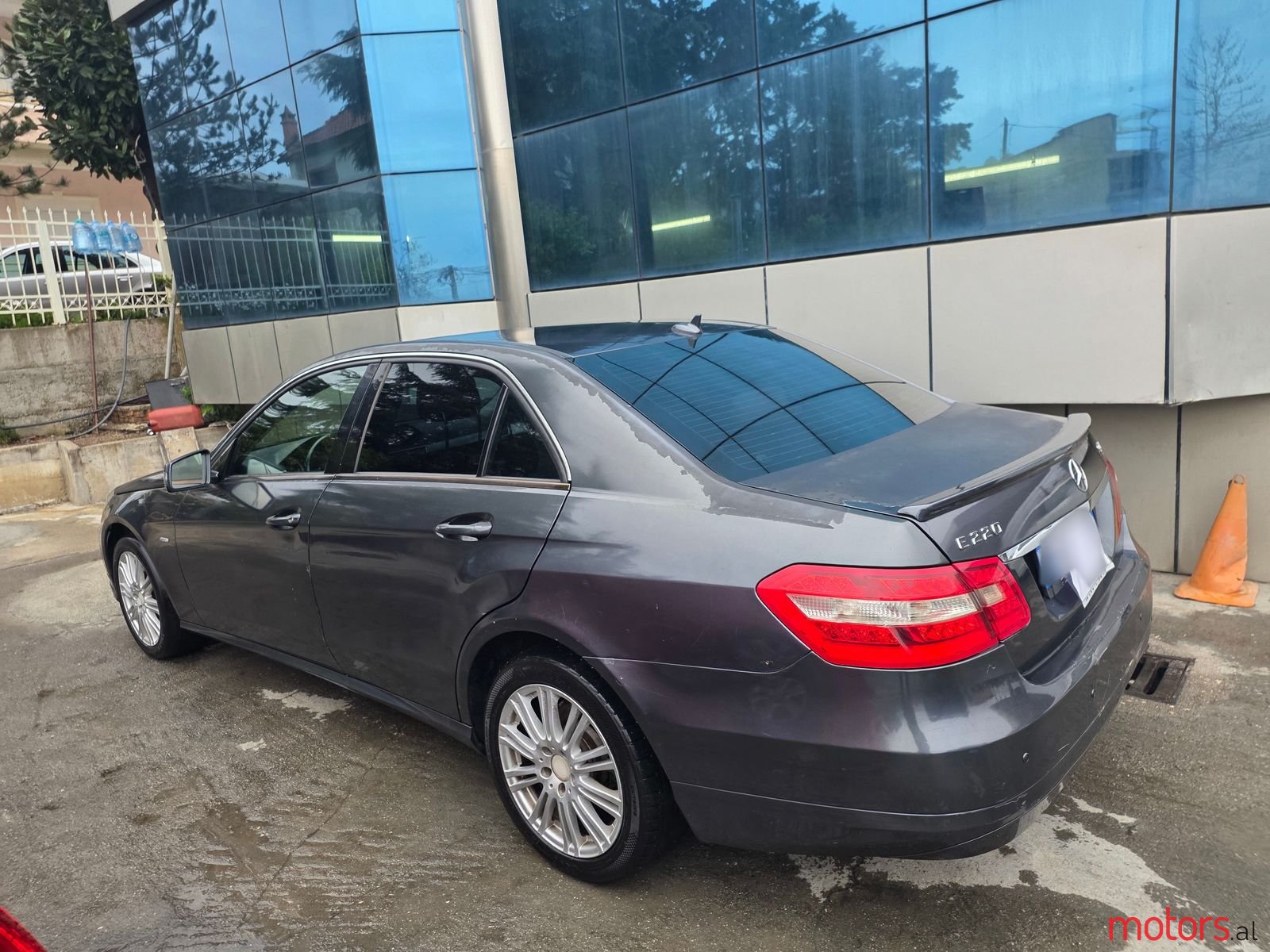 2010' Mercedes-Benz E 220 photo #3