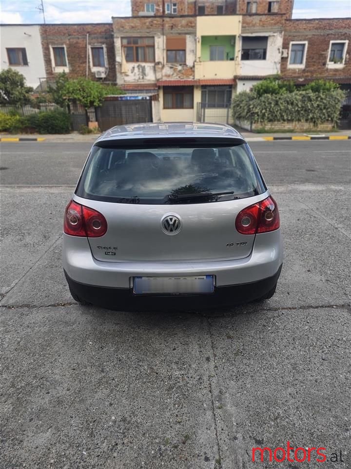 2004' Volkswagen Golf photo #3