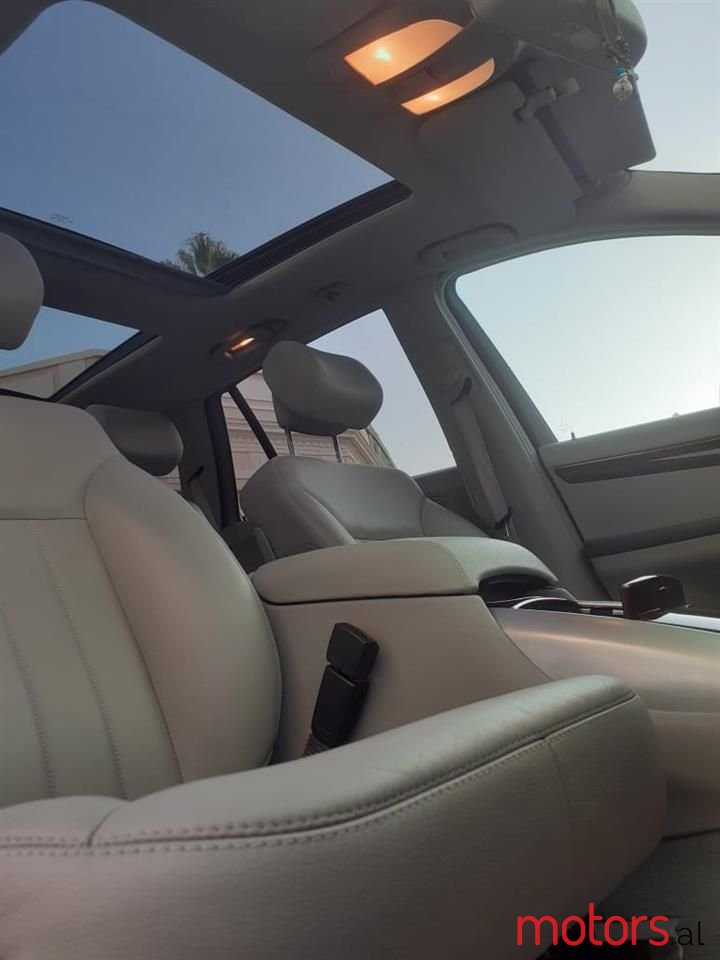 2008' Mercedes-Benz R 500 photo #6