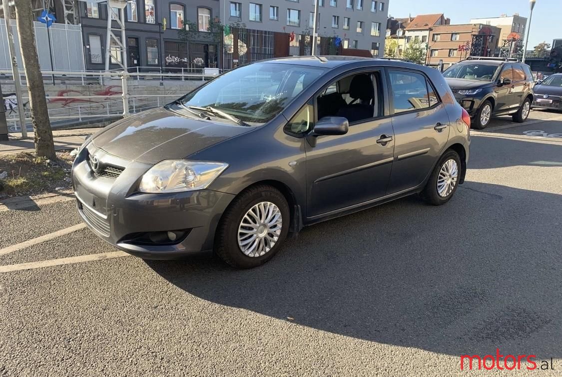 2007' Toyota Auris photo #1