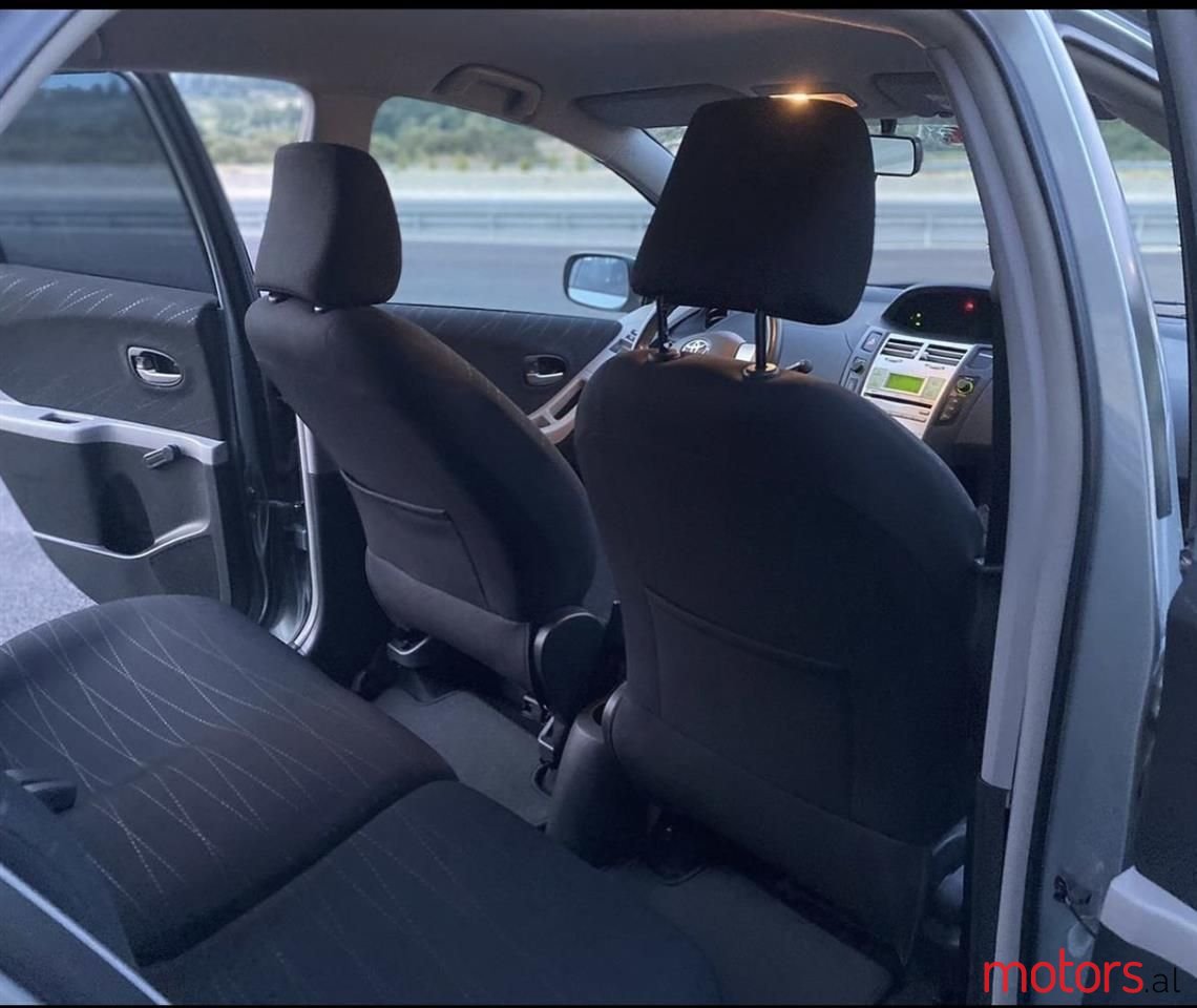 2008' Toyota Yaris photo #2