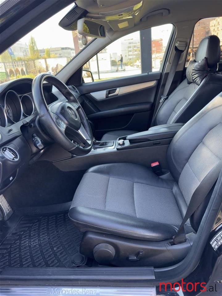 2012' Mercedes-Benz C 220 photo #2