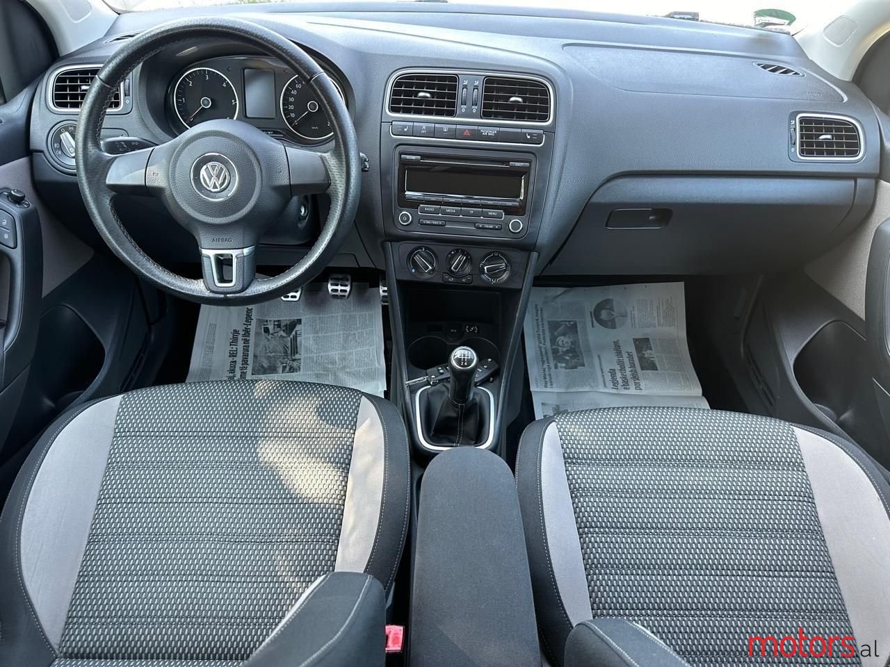 2012' Volkswagen Polo photo #6