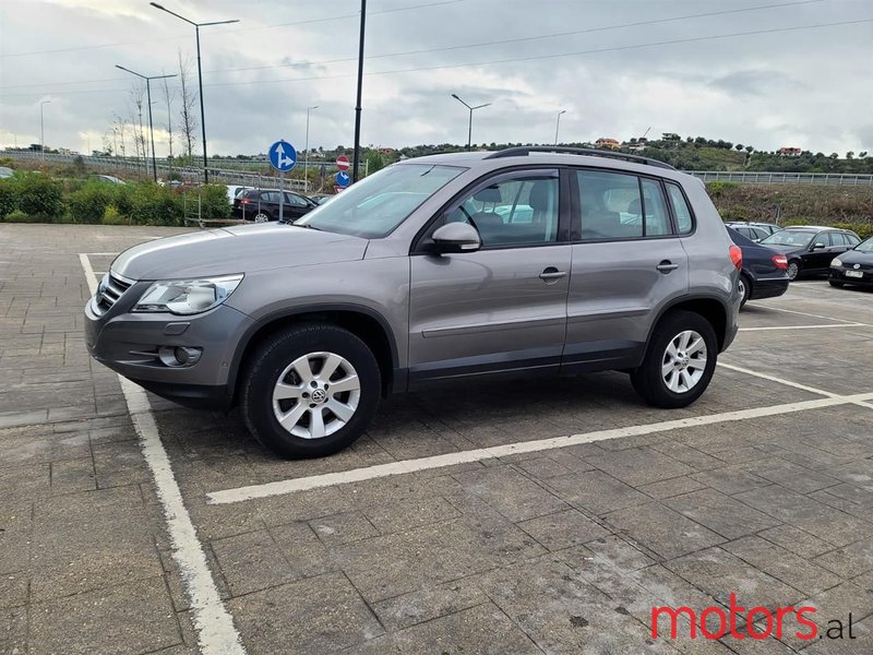 2009' Volkswagen Tiguan photo #1