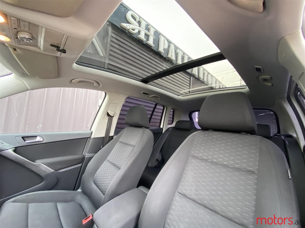 2009' Volkswagen Tiguan photo #3