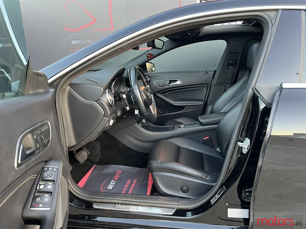 2014' Mercedes-Benz CLA 200 photo #2