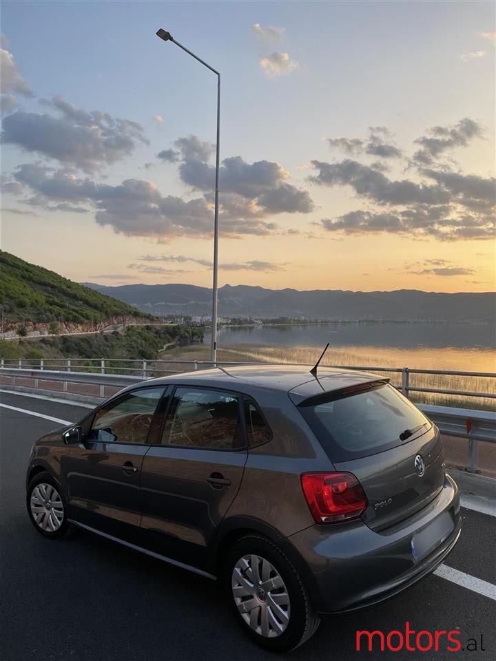 2010' Volkswagen Polo photo #5