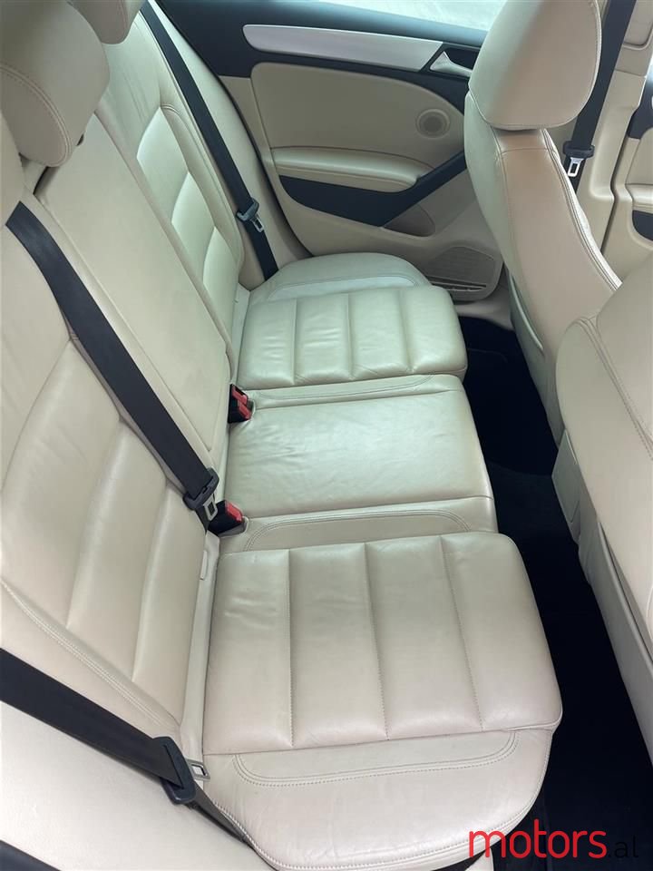 2009' Volkswagen Golf photo #5