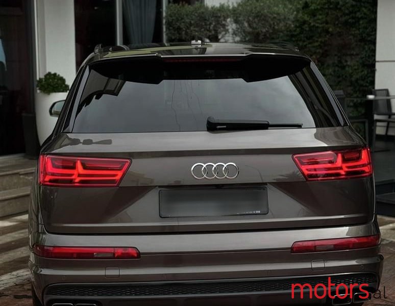 2016' Audi SQ7 photo #4