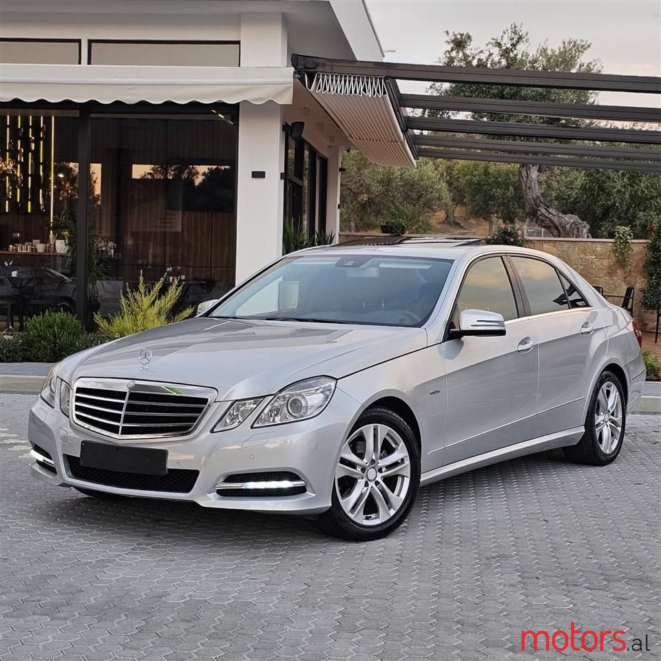 2011' Mercedes-Benz E 220 photo #1