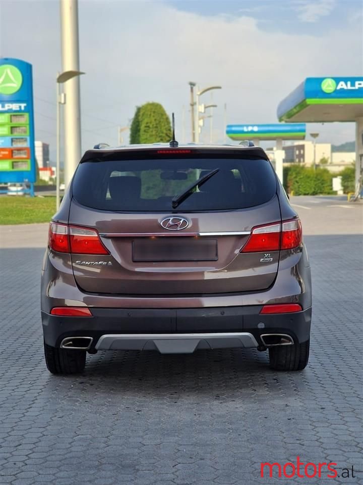 2015' Hyundai Santa Fe photo #2