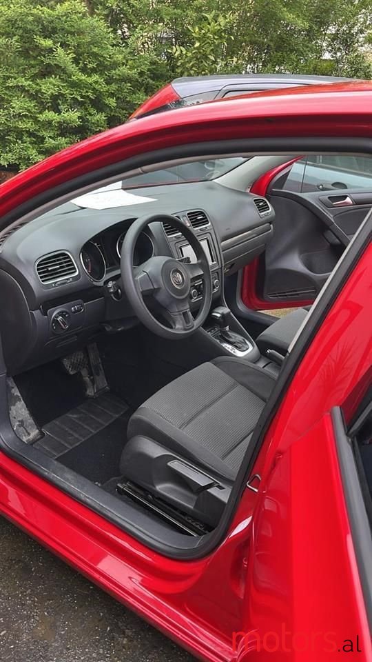 2010' Volkswagen Golf photo #4