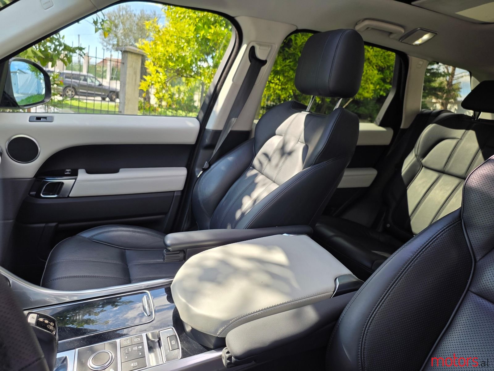 2016' Land Rover Range Rover Sport photo #6