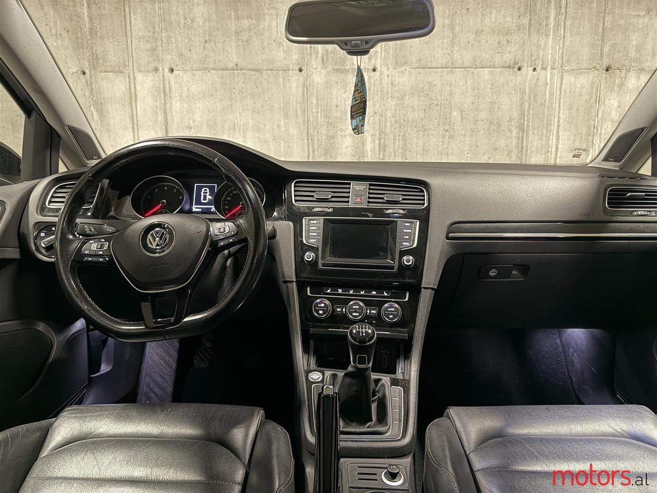 2015' Volkswagen Golf photo #6