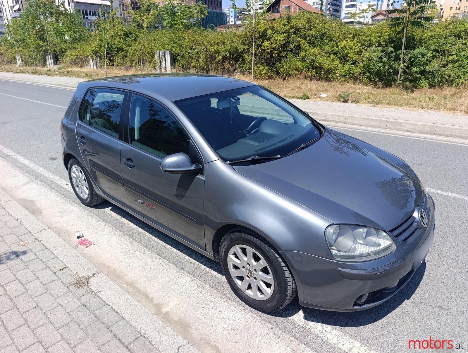2004' Volkswagen Golf photo #1