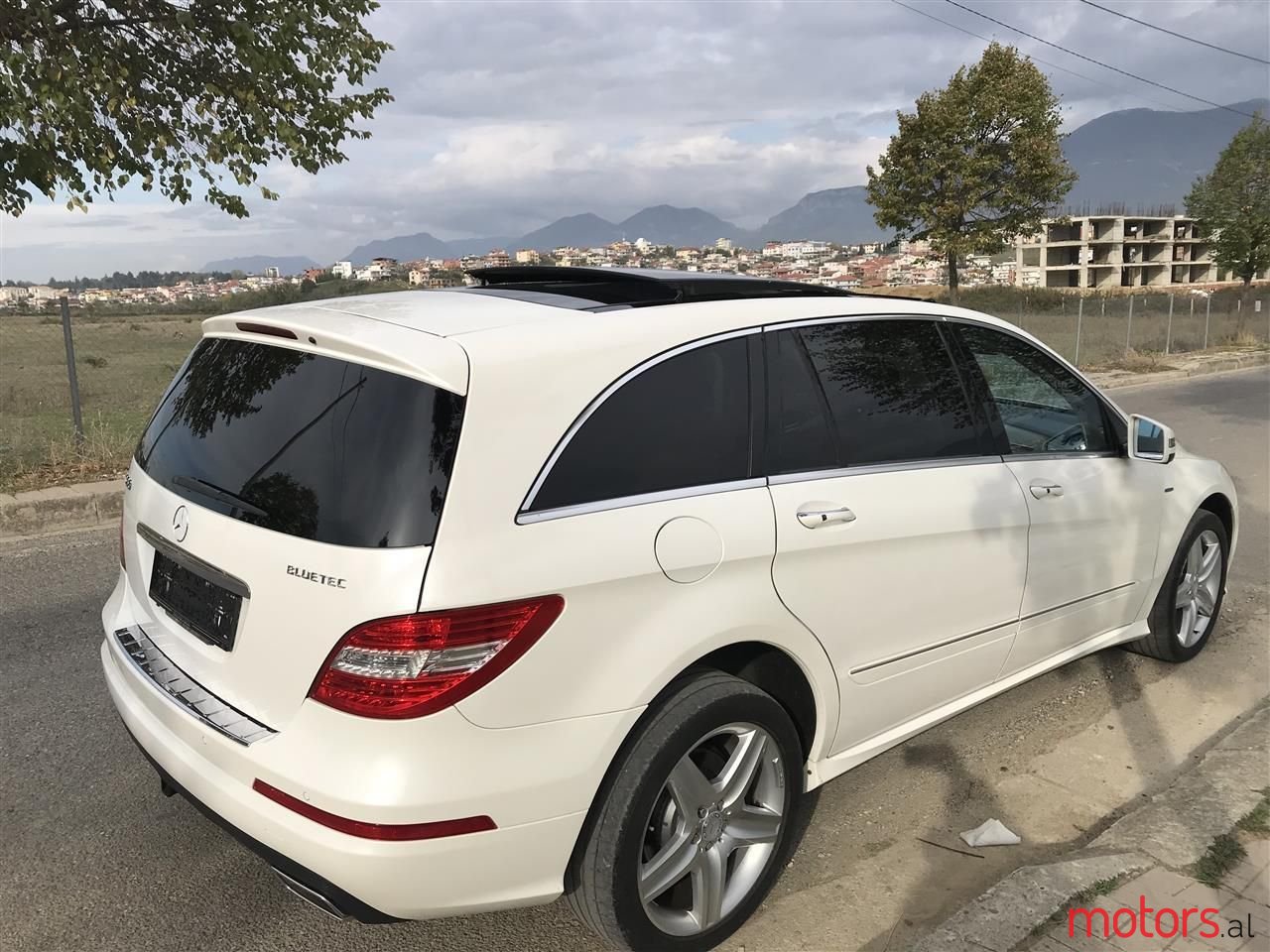 2011' Mercedes-Benz R 350 photo #5