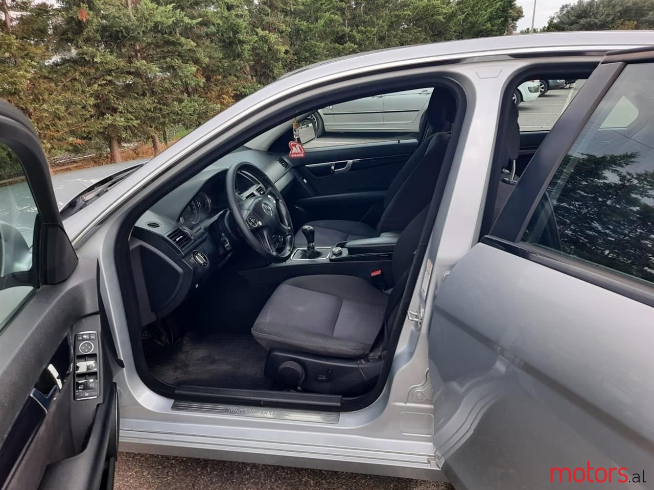 2008' Mercedes-Benz 220 photo #3