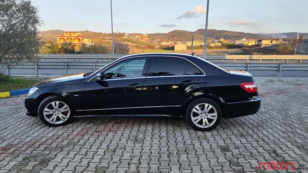 2010' Mercedes-Benz E 220 photo #2