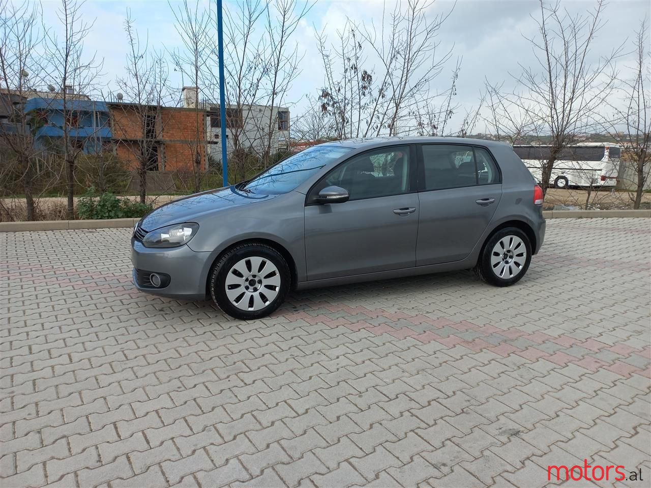 2011' Volkswagen Golf photo #2