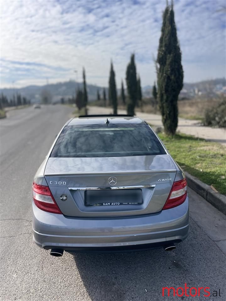 2011' Mercedes-Benz C 300 photo #3