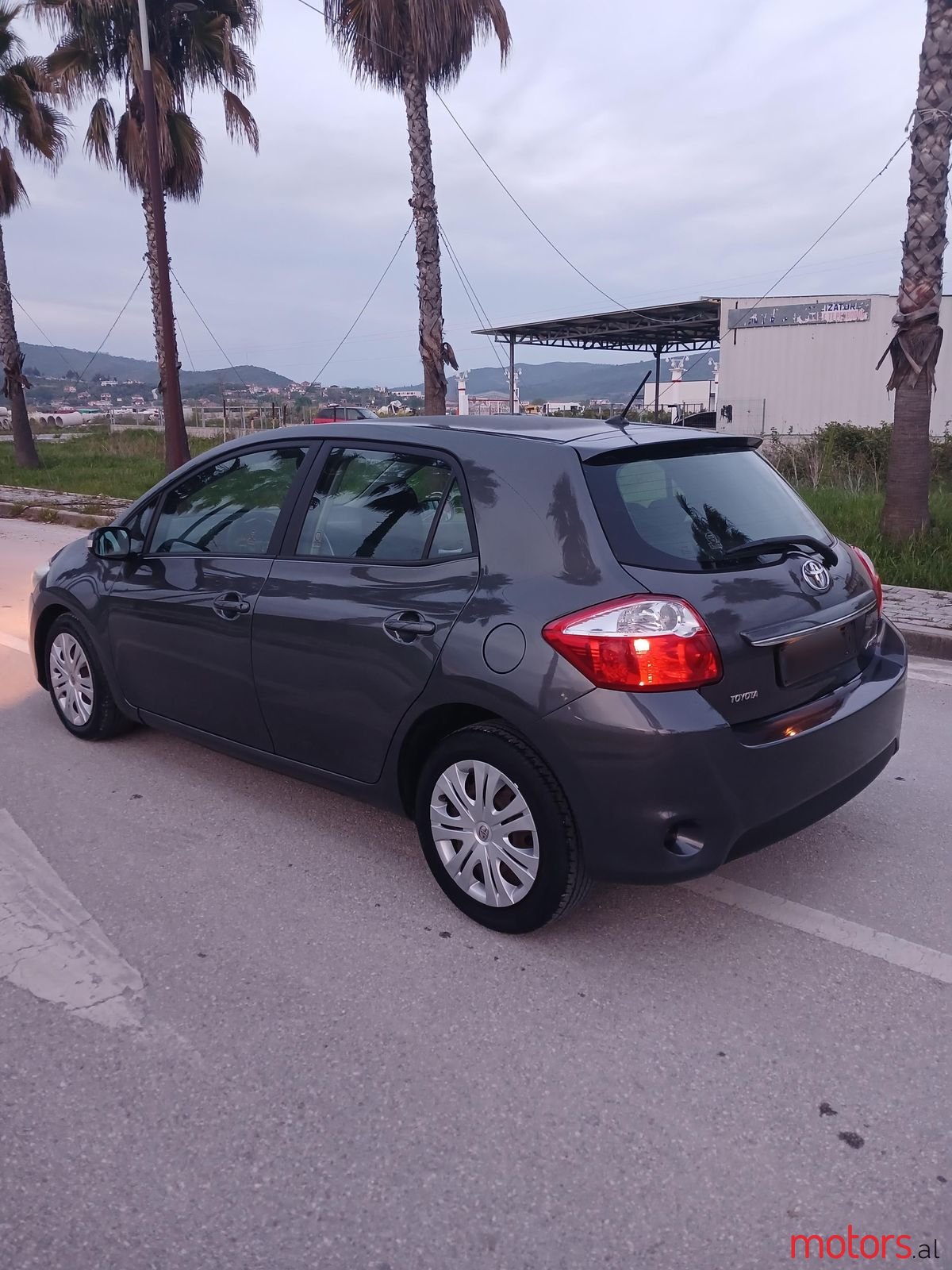 2010' Toyota Auris photo #4