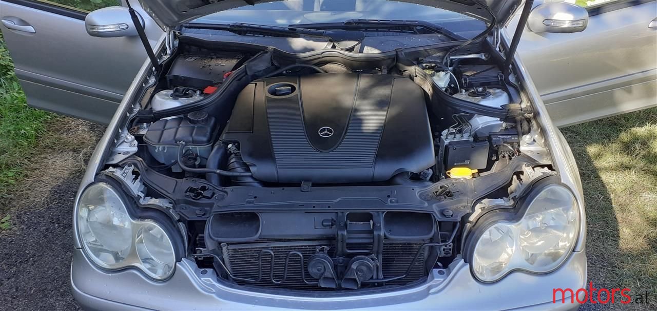 2004' Mercedes-Benz C 220 photo #3