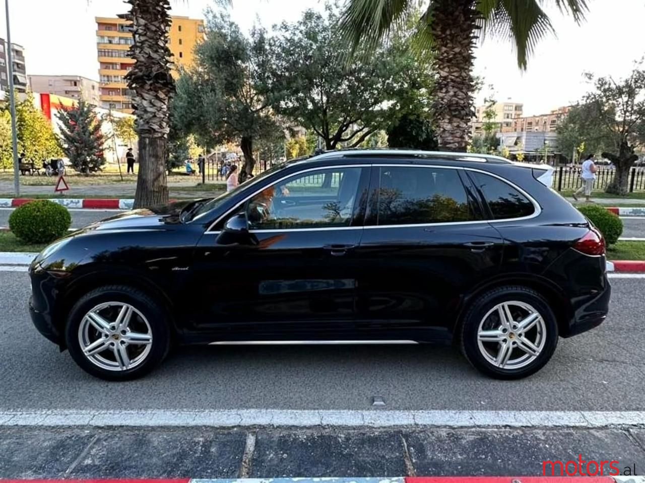 2015' Porsche Cayenne photo #2