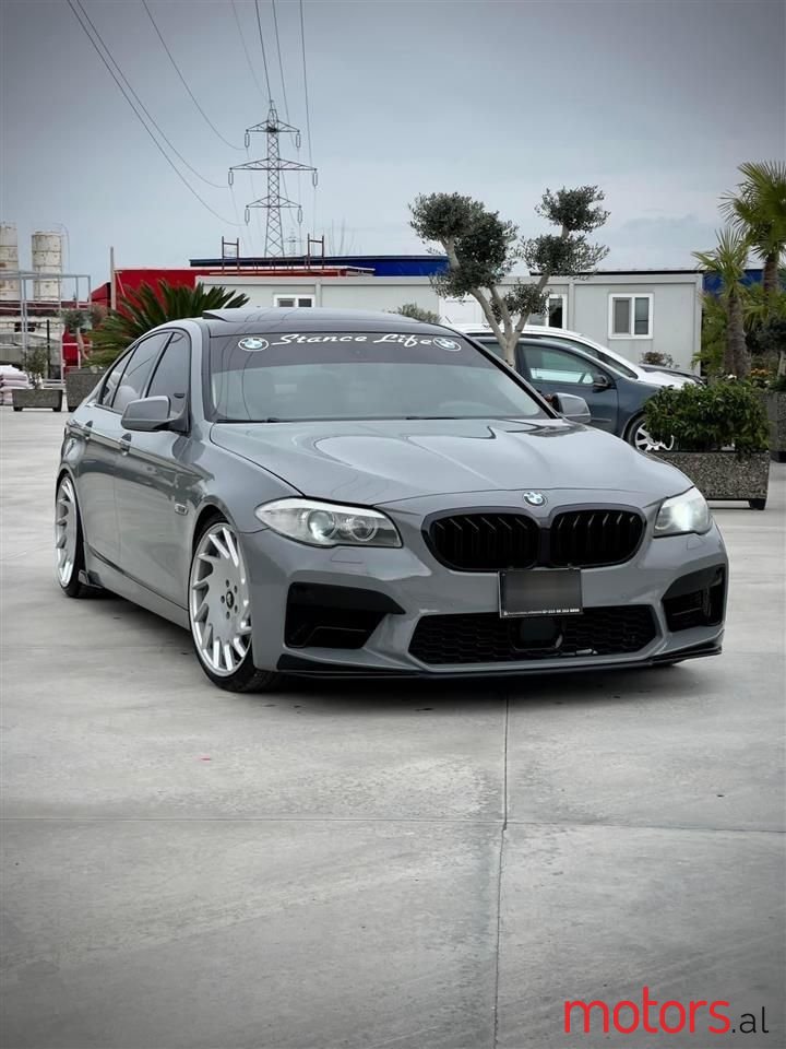 2011' BMW 528 photo #4