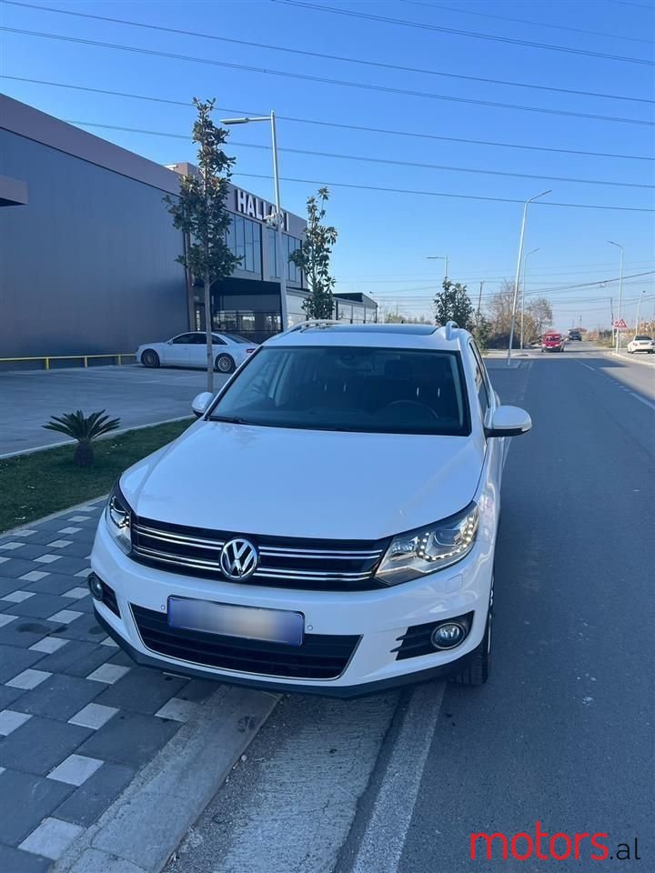 2012' Volkswagen Tiguan photo #1