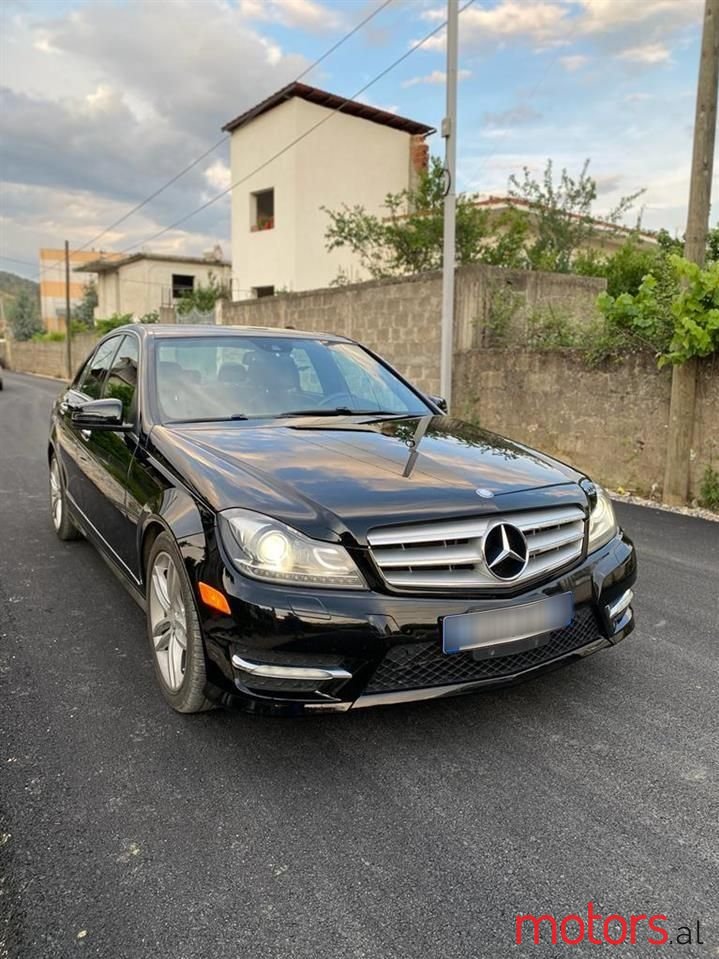 2012' Mercedes-Benz C 300 photo #3