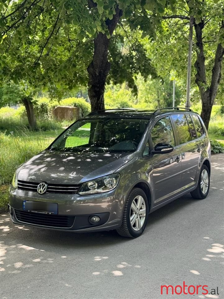 2012' Volkswagen Touran photo #1