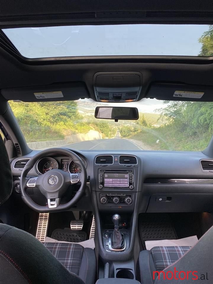 2010' Volkswagen Golf photo #5