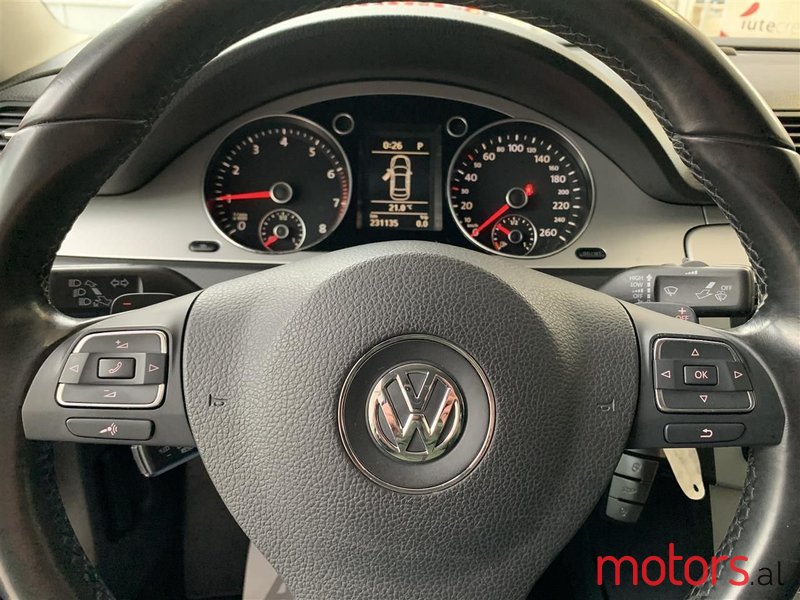 2010' Volkswagen Passat photo #6