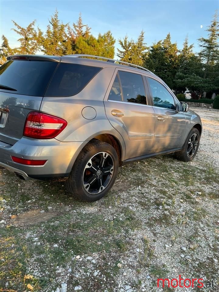 2011' Mercedes-Benz 350 photo #6