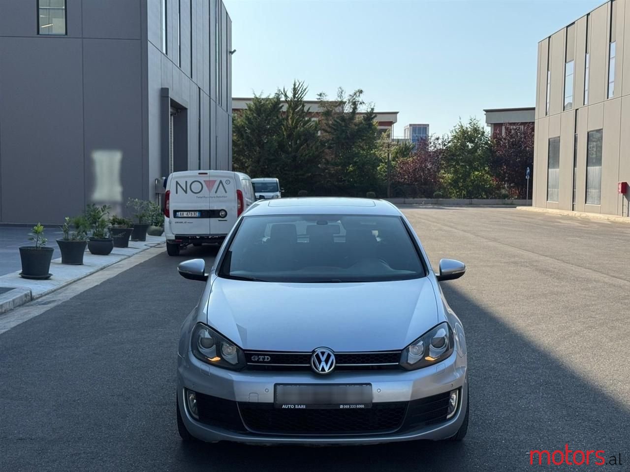 2011' Volkswagen Golf photo #3