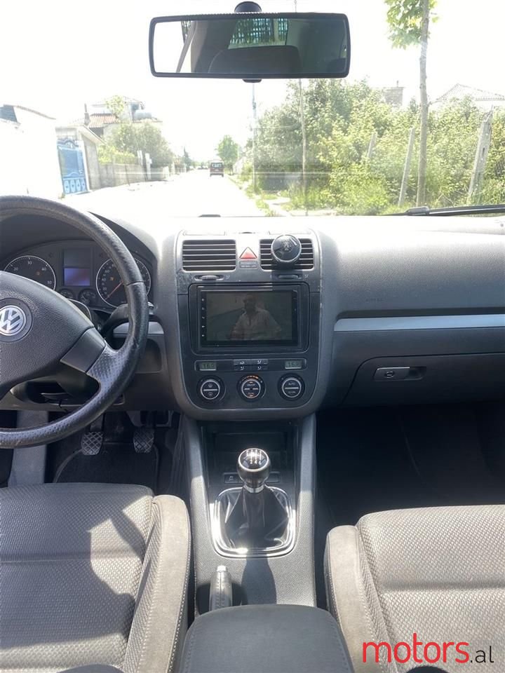 2005' Volkswagen Golf photo #4