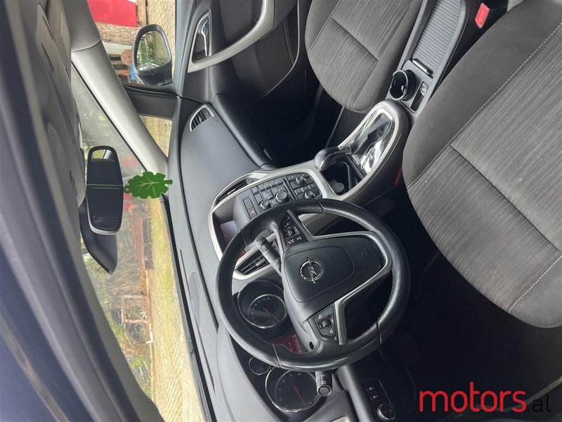 2011' Opel Astra photo #5