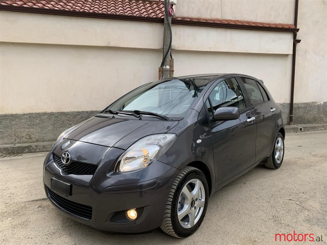 2010' Toyota Yaris photo #2