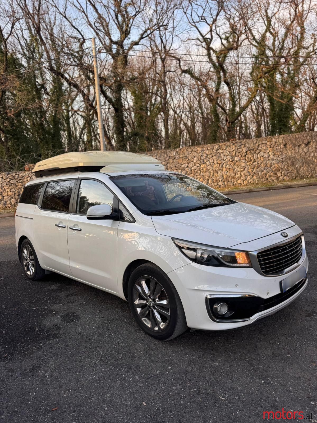 2015' Kia Carnival photo #1