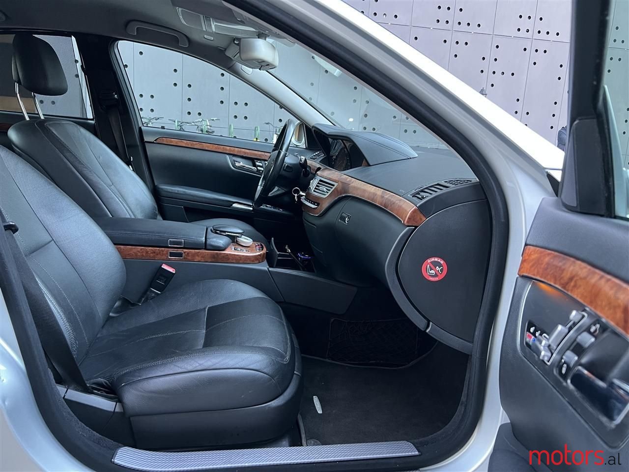 2009' Mercedes-Benz 320 photo #4