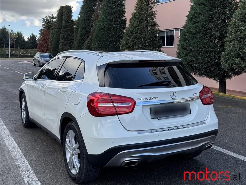 2014' Mercedes-Benz GLA 200 photo #6