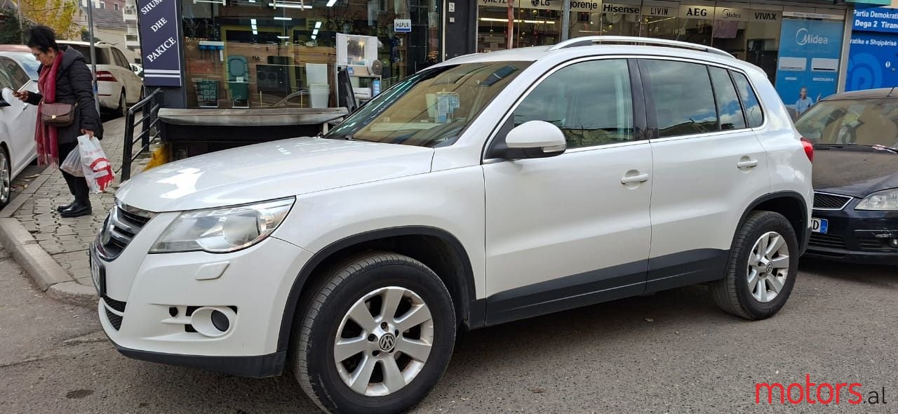 2009' Volkswagen Tiguan photo #2