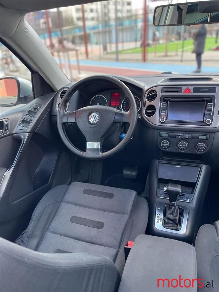 2008' Volkswagen Tiguan photo #5
