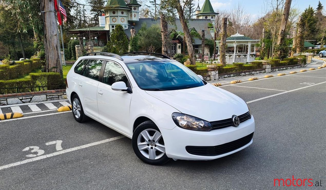 2010' Volkswagen Golf photo #1