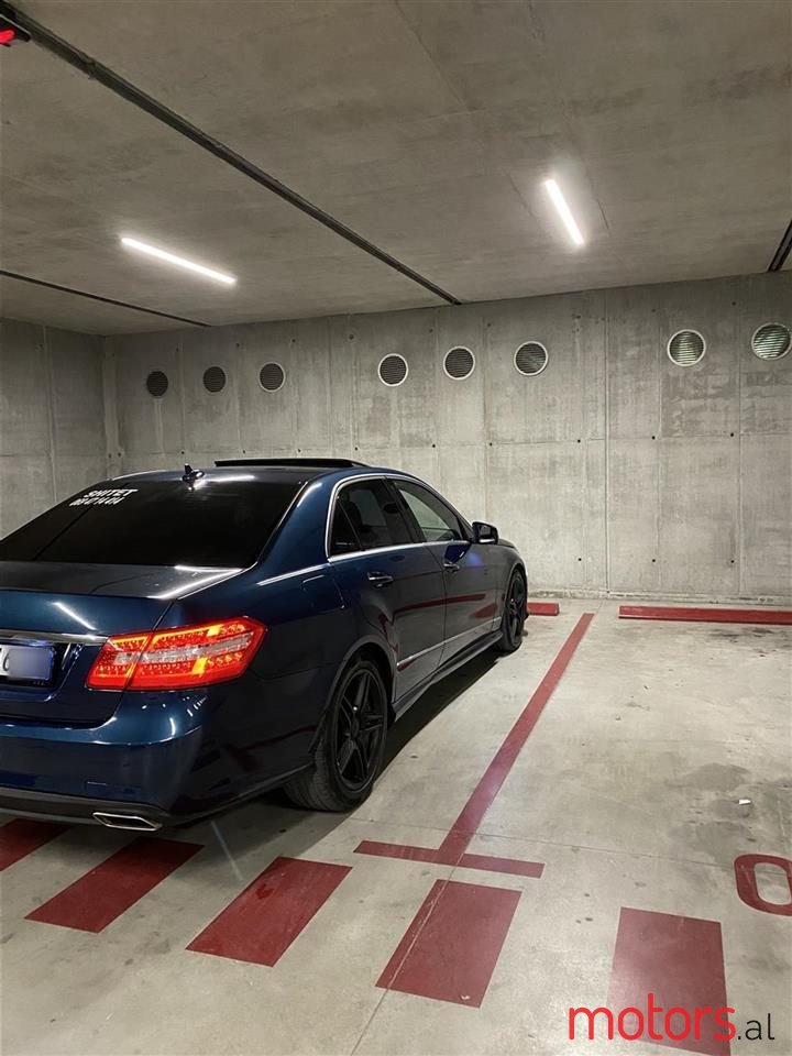 2011' Mercedes-Benz E 55 AMG photo #2