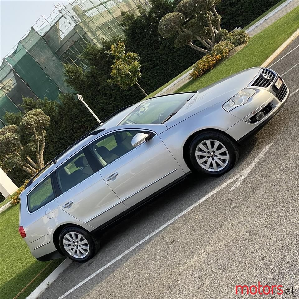 2009' Volkswagen Passat photo #3