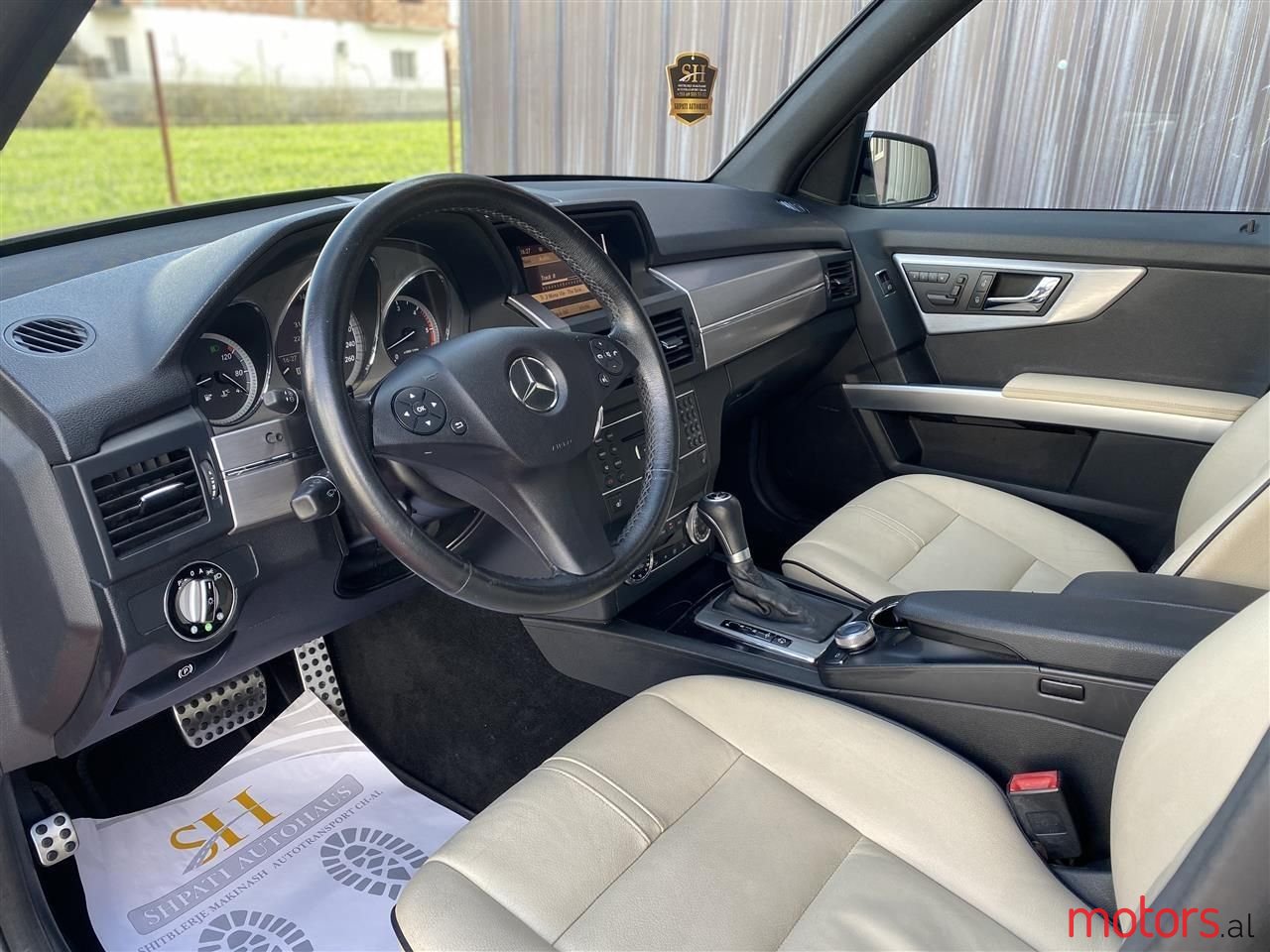 2010' Mercedes-Benz GLK 320 photo #5