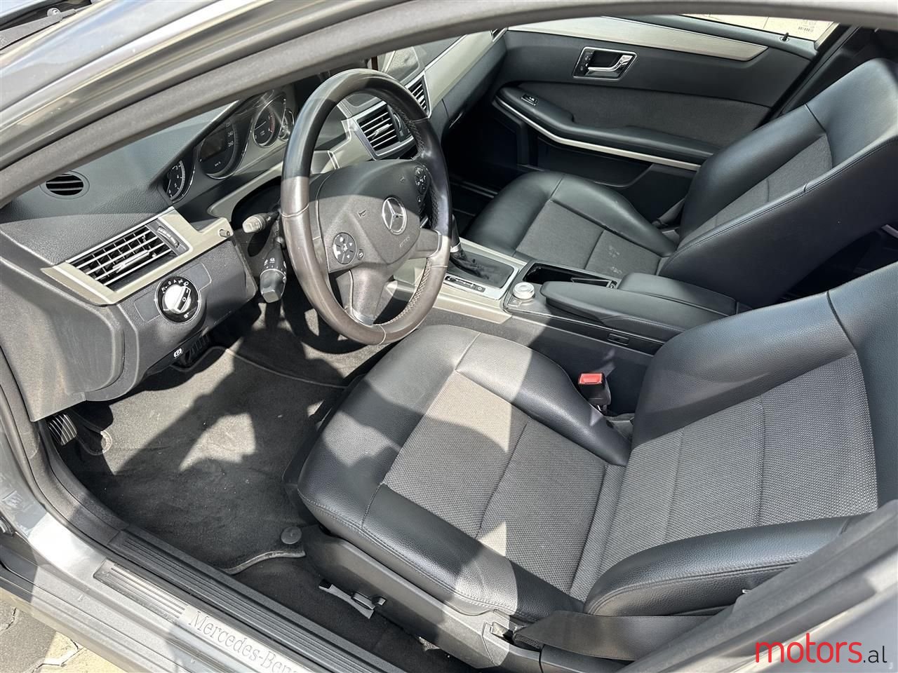 2009' Mercedes-Benz E 250 photo #2